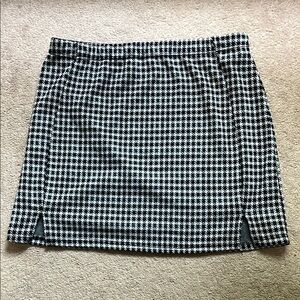 Olivia Rae Houndstooth Mini Skirt Size Medium 2 Front Slits